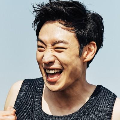올해 데뷔 10주년 맞은 이제훈, 어디까지 알고 있니?