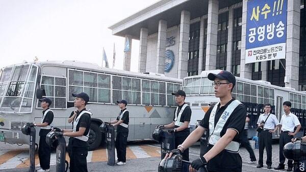 부천영화제 상영작 <공범자들> 최승호 감독, "공영방송은 아직도 싸우고 있다"