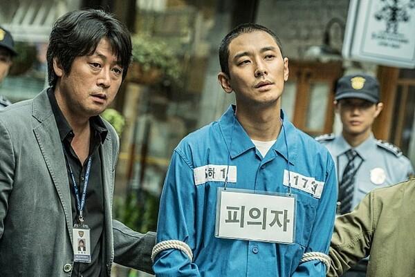 여타 범죄 스릴러와 구분되는 김태균 감독의 <암수살인>의 성취