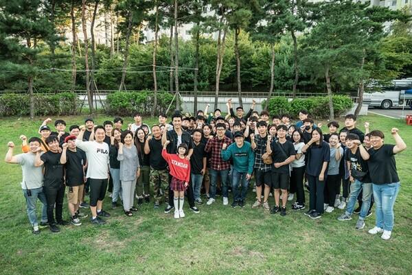 [10월 첫째주 충무로통신] 차승원 주연 <힘을 내요, 미스터 리> 촬영 완료