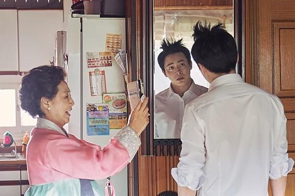 <엑시트>, 뛰어난 유머와 긴장으로 현재를 담았다