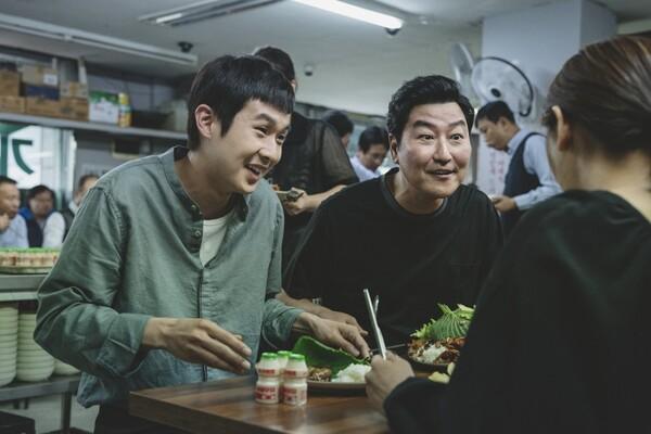 해외매체 반응으로 살펴보는 <기생충> 오스카 작품상 수상 가능성