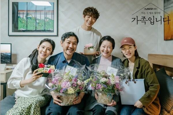 <(아는 건 별로 없지만) 가족입니다>, 어색하지 않은 문장을 써 내려가는 법