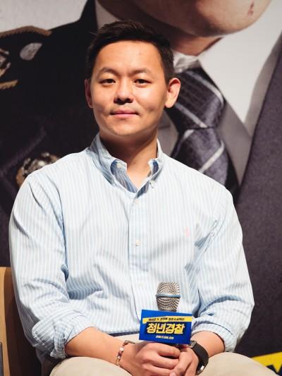 봉준호도 망한 입봉작에서 800억원 벌어들인 감독