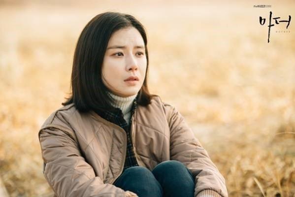 <마더>, 누군가 들여다봐 주기 전엔, 아무도 모른다