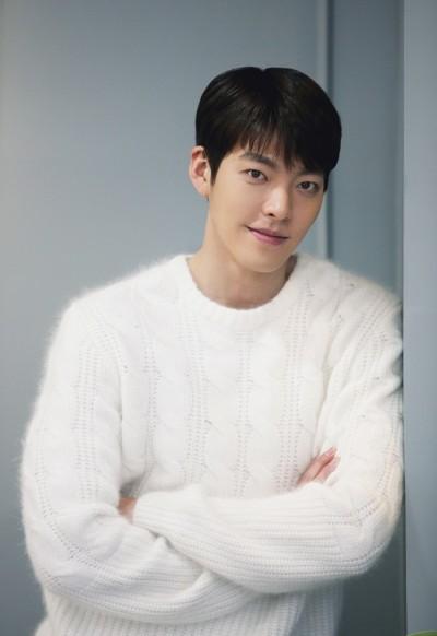 새로운 길을 찾아 오래 함께한 소속사에서 이적한 배우들