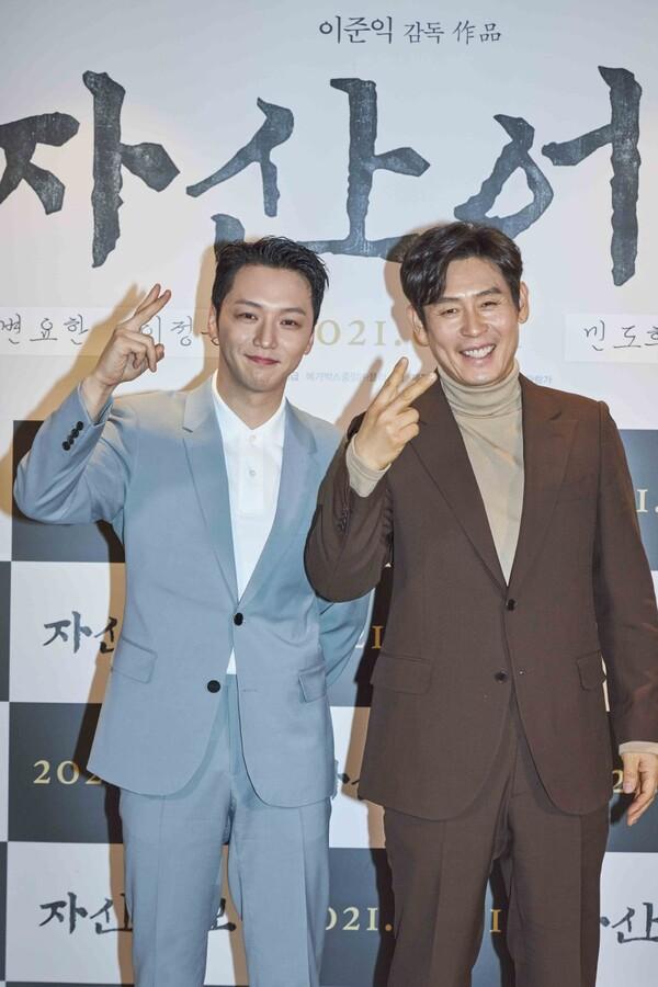 이 정도면 평행이론?ㄷㄷ  <서복>과 <자산어보> 전격 비교해 봤더니
