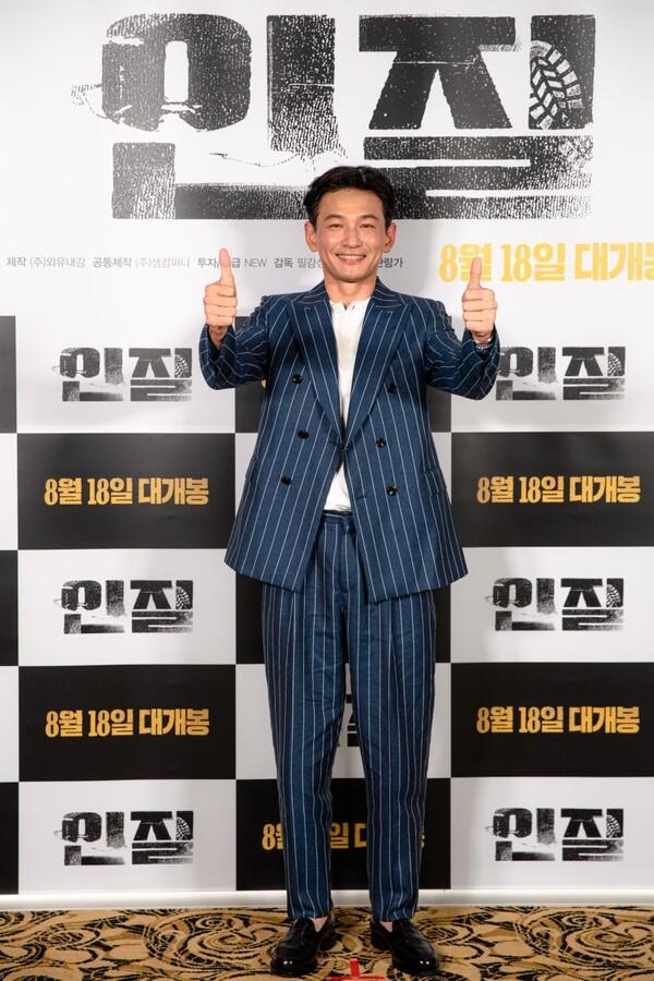 [인터뷰] <인질> 황정민, "마지막 장면의 얼굴에서 희망을 보여주고 싶었다"