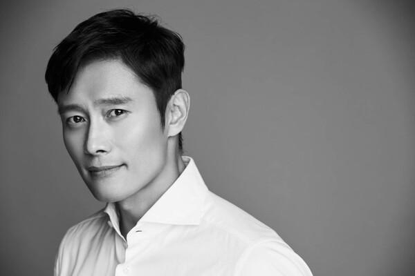[충무로 통신] 이병헌, 코로나19 확진&hellip;<우리들의 블루스> 촬영 중단