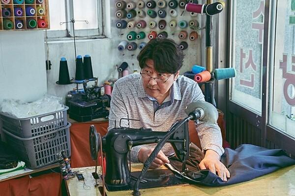 '역시 거장 VS 진부한 은유' 호불호 갈린 <브로커> 해외 반응?