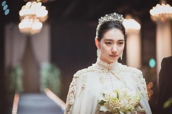 [충무로 소식] 잘 나가던 <안나> 구설수 오른 내막?  "쿠팡이 감독 대신 편집해 작품 훼손"