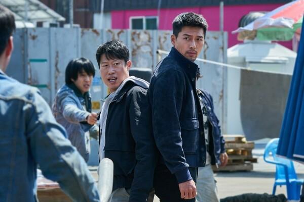 [충무로 통신] 뭐야 뭐야! 강동원이 <엑시트> 제작사랑 새 영화 시작했는데, 역할이 뭐라고?