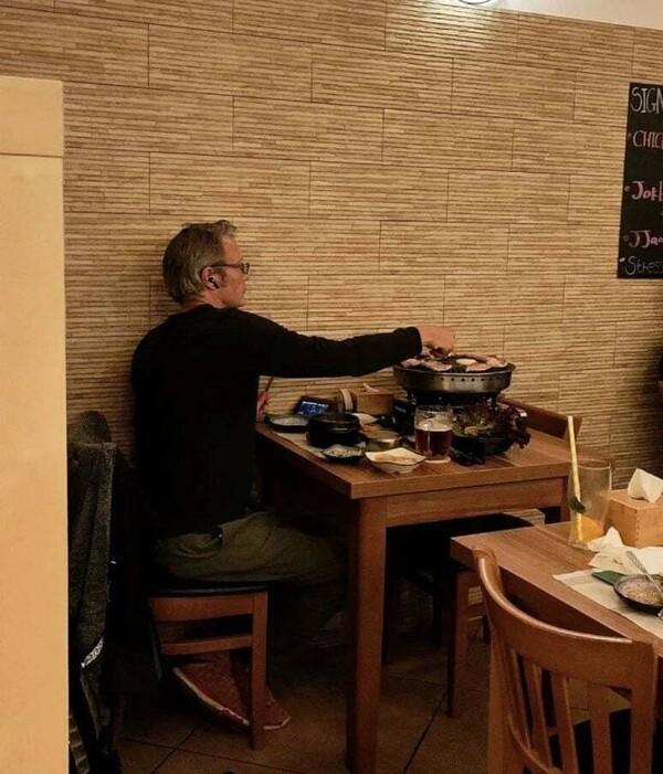 "불타는 입술 OK" 떡볶이·김치는 기본, 혼자 삼겹살 굽는 고수까지! 한식 빠진 해외 스타들