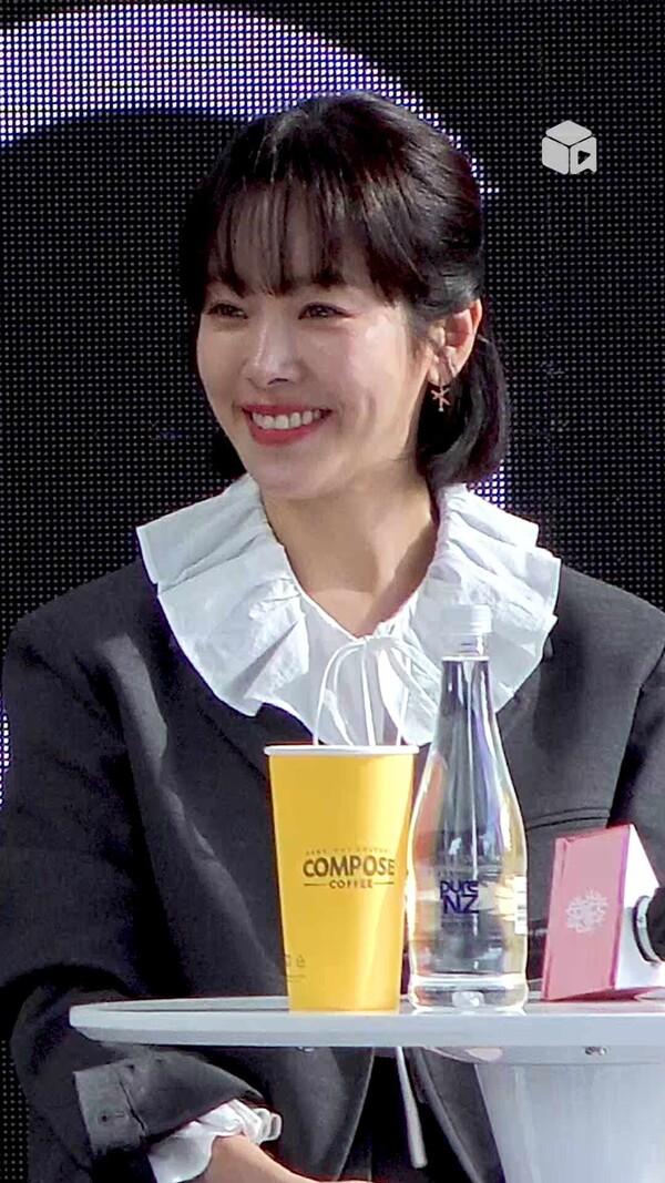 팬들만 보면 꿀 뚝뚝 떨어지는 한지민 배우 | BIFF 2022