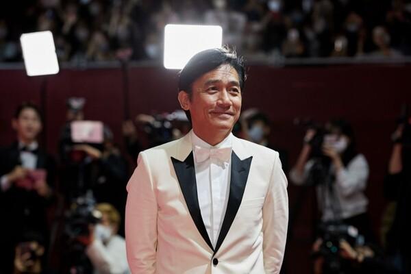 [2022 BIFF] 으아! 양조위 등판 어쩔? 개막식 풍경 및 영화제 얼굴과 꽃, 개막작 <바람의 향기>