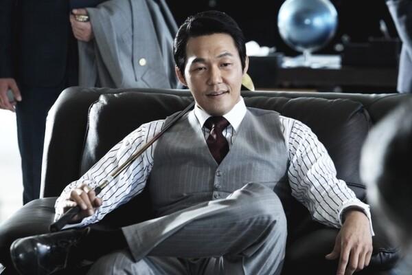 이번엔 조폭 아닌 '마성의 무당'! 스펙트럼 장난 아니게 넓은 배우 박성웅의 영화들.zip