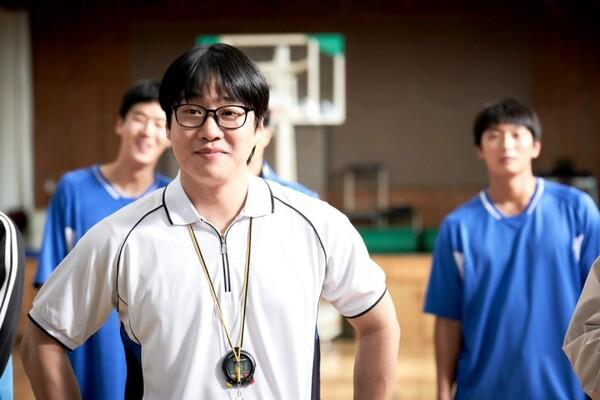 ‘족구왕’에 이어 이제 ‘농구왕’을 노리는 안재홍의 에너지 가득한 영화들
