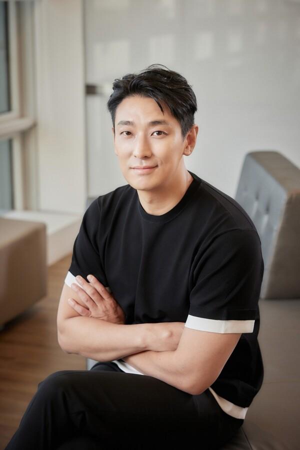 [인터뷰] <비공식작전> 주지훈, “살도 찌우고 멋부림도 했지만, 일단 영화의 말맛을 느껴보시라.”