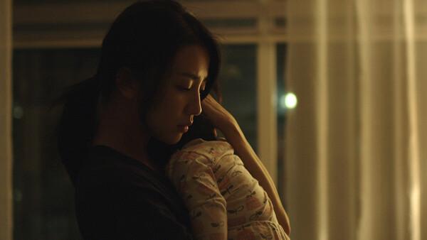 임신이라는 불안, 출산이라는 단절에 대하여.〈십개월의 미래〉와〈나의 피투성이 연인〉을 돌아보기