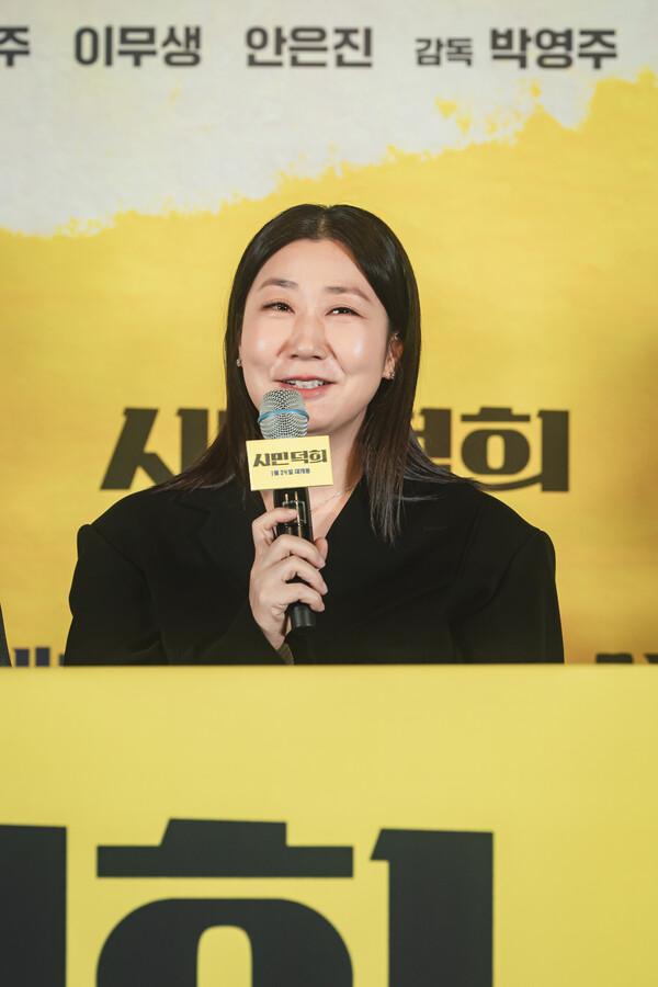 ‘오락’보다 ‘범죄’에 방점을 찍은 실화 기반 범죄오락영화, 〈시민덕희〉 미리 본 후기는