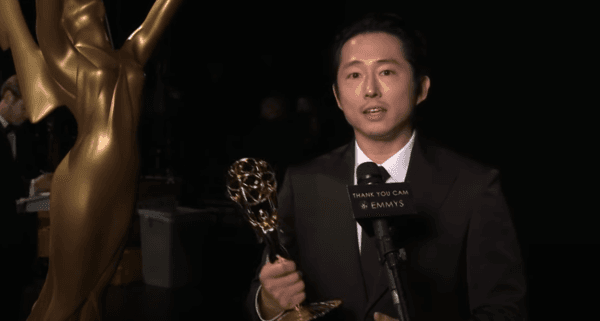 〈성난 사람들〉, 에미상 8관왕.. 스티븐 연 남우주연상