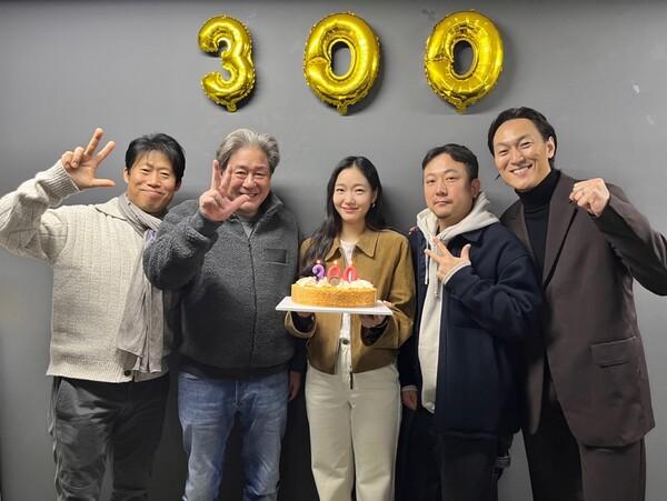 〈파묘〉 개봉 7일 만에 300만 돌파.. 〈서울의 봄〉 보다 3일 빠른 속도