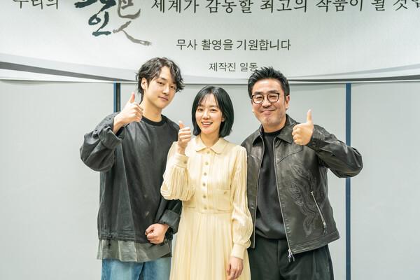 〈카지노〉 강윤성 감독 X 〈미생〉 윤태호 작가의 새 시리즈, 내년 디즈니+ 공개 확정
