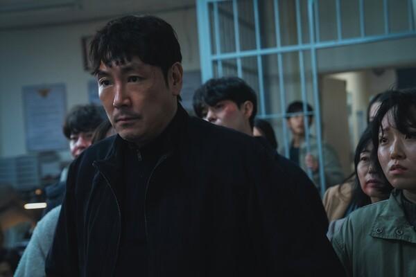 200억을 둘러싼 대국민 살인청부! 〈노 웨이 아웃: 더 룰렛〉 외 7월 넷째 주 OTT 신작 (7/25~7/31)
