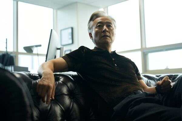 〈리볼버〉 김종수