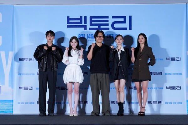(왼쪽부터) 배우 이정하, 조아람, 박범수 감독, 배우 박세완, 이혜리. 사진제공=㈜마인드마크