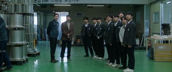 〈3학년 2학기〉 (사진 제공=㈜인디스토리, 작업장 봄)