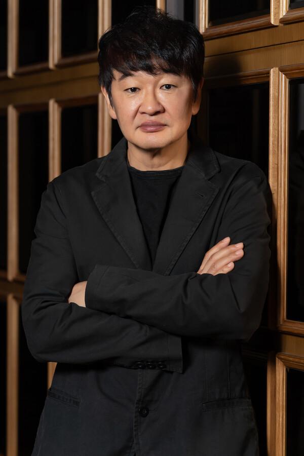 [인터뷰]〈보통의 가족〉 허진호 감독 “식사 장면은 심리적인 액션 씬”
