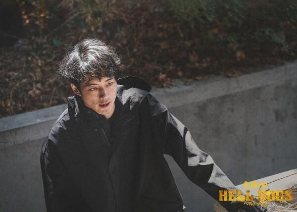 〈헬 독스〉