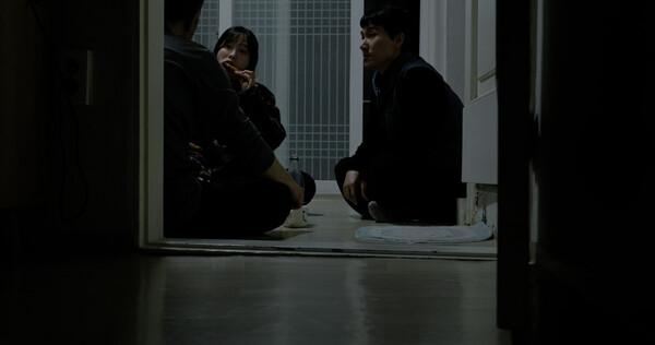 [인터뷰] 아파트가 있어야만 가정을 꾸릴 수 있을까? 〈한 채〉 정범·허장 감독