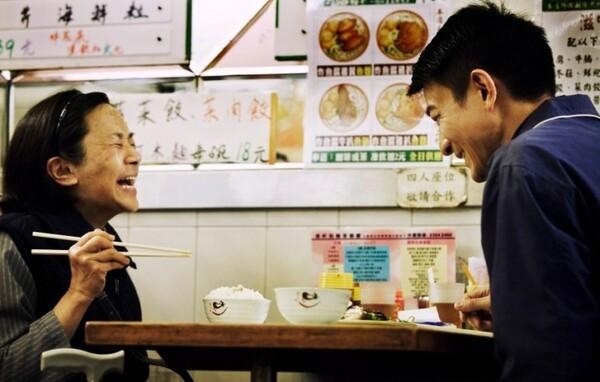 [안녕 시리즈온③] 한겨울 당신을 울게 만들 홍콩영화, 유덕화의 〈심플 라이프〉