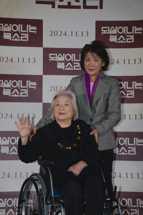 〈되살아나는 목소리〉 언론배급 시사회에서 박수남·박마의 감독