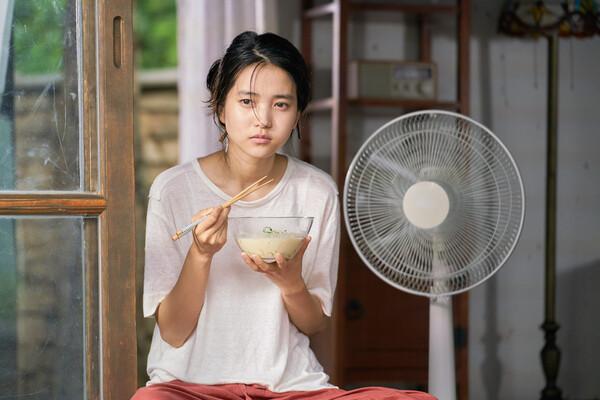 영화 〈〉 중