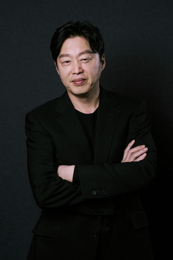 [인터뷰] “강풀 작가의 작품은 특유의 정서를 살리느냐 살리지 못하느냐가 관건이다” 〈조명가게〉 김희원 감독