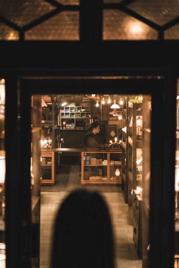 〈조명가게〉