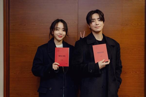 신혜선(왼), 이준혁 (사진 제공 = 넷플릭스)