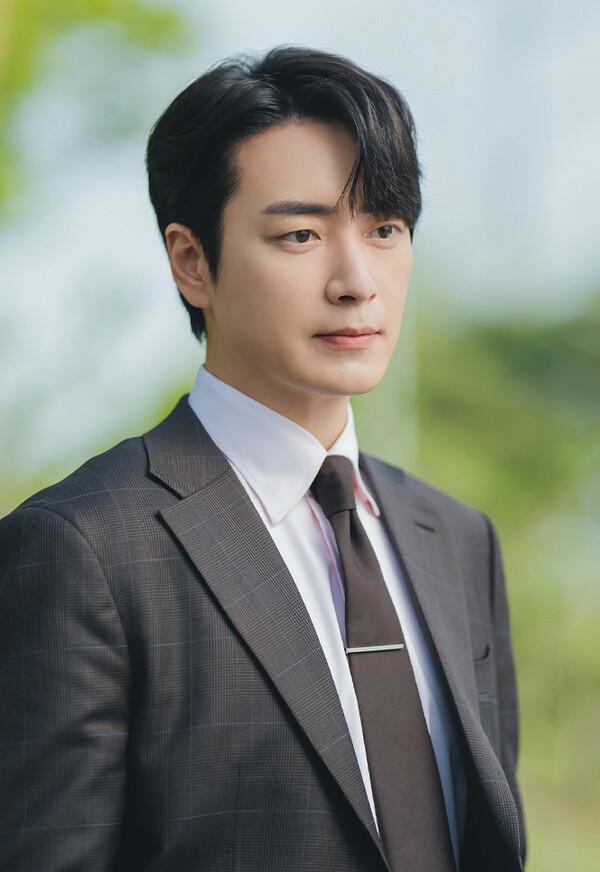 〈〉 이준혁