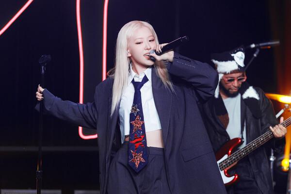 머라이어 캐리 기록 깬 로제 '아파트'... 최다 정상 등극