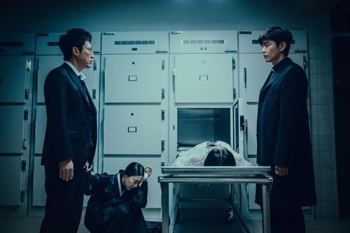 〈사흘〉