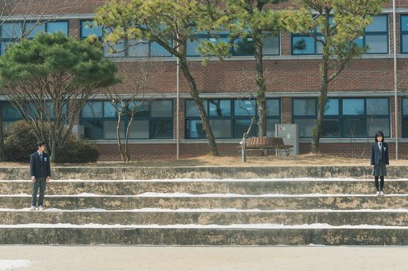 〈마녀〉