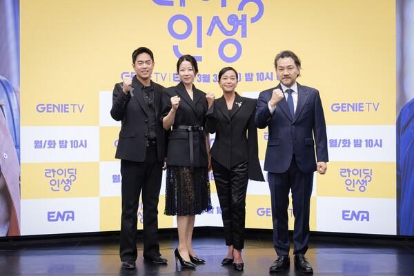 '라이딩 인생' 출연 배우들 [지니TV 제공]