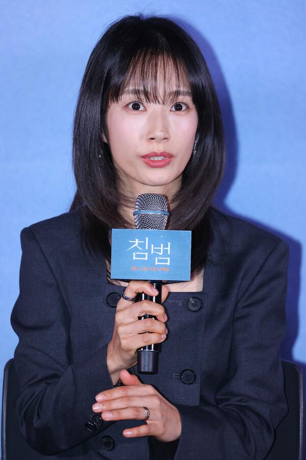 (서울=연합뉴스) 진연수 기자 = 배우 곽선영이 5일 오후 서울 용산구 CGV용산아이파크몰에서 열린 영화 〈침범〉 언론시사회 및 기자간담회에서 질문에 답하고 있다.