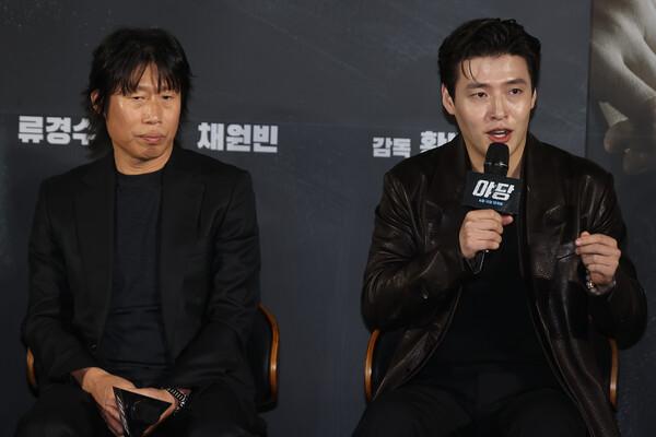 (서울=연합뉴스) 류효림 기자 = 배우 강하늘이 13일 서울 강남구 삼성동 코엑스 메가박스에서 열린 영화 〈야당〉 제작발표회에서 인사말을 하고 있다.
