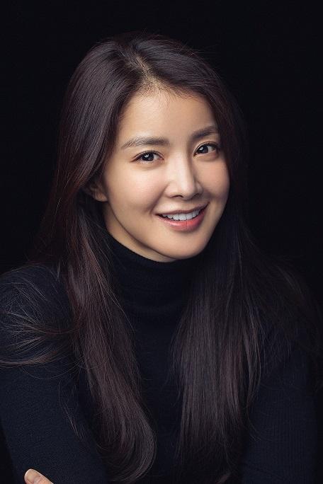 배우 이시영, 결혼 8년 만에 이혼…"이혼 절차 진행 중"