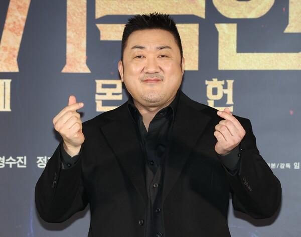 (서울=연합뉴스) 이재희 기자 = 배우 마동석이 2일 서울 광진구 롯데시네마 건대입구점에서 열린 영화 〈거룩한 밤: 데몬 헌터스〉 제작보고회에서 포즈를 취하고 있다.