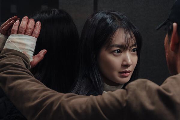 넷플릭스 오리지널 시리즈 〈악연〉 속 신민아(이주연 역) [넷플릭스 제공]